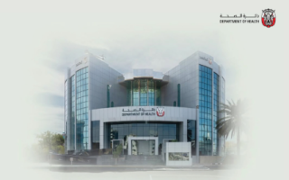 الصورة: إغلاق منشأة صحية في أبوظبي وإحالة موظفيها إلى النيابة بسبب إجازات مرضية مدفوعة