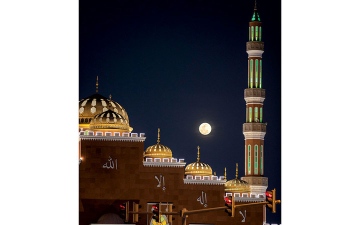 الصورة: رمضان دبي.. وقمرها
