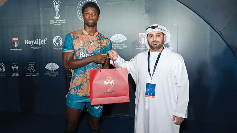 إبراهيما حصل على جائزة أفضل لاعب في المباراة. من المصدر