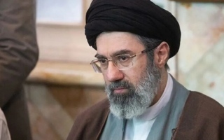 الصورة: الغموض يحيط بمكان المرشد الإيراني الجديد مجتبى خامنئي