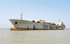 الصورة: &laquo;المصانع العائمة&raquo; وراء نهب الثروة السمكية لغينيا بيساو