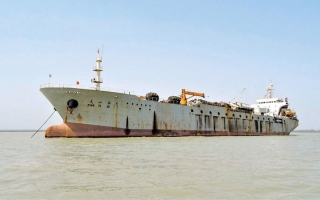 الصورة: &laquo;المصانع العائمة&raquo; وراء نهب الثروة السمكية لغينيا بيساو