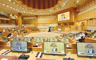 الصورة: وزير الصحة: مخزوننا من الأدوية والمستلزمات الطبية كافٍ لتلبية احتياجات المجتمع