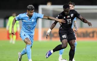 الصورة: مدربا خورفكان ودبا راضيان بنقطة التعادل