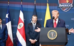 الصورة: &laquo;مزحة&raquo; لوزير الحرب الأميركي حول اللغة تثير موجة سخرية وانتقادات