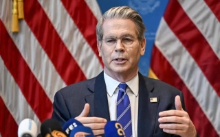 الصورة: الولايات المتحدة تمنح ترخيصاً مؤقتاً للدول لشراء النفط الروسي العالق في البحر