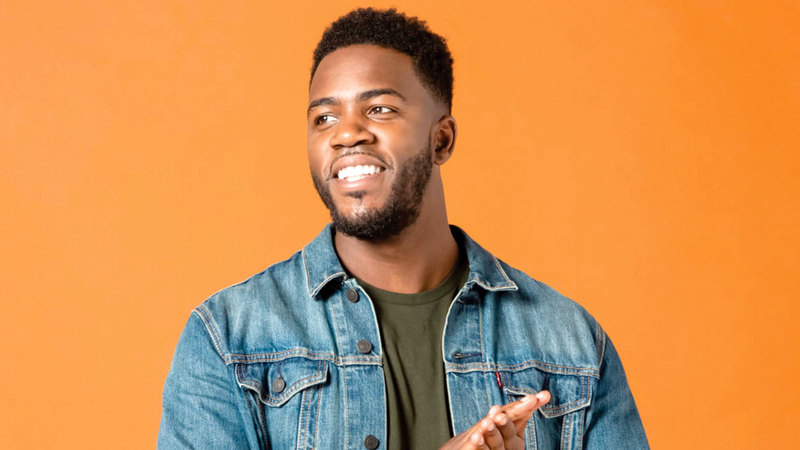 مو غيليعان يلتقي محبي الضحك والكوميديا  في دبي. أرشيفية