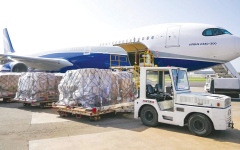 الصورة: الحرب في الشرق الأوسط تعرقل جهود المساعدات الإنسانية العالمية