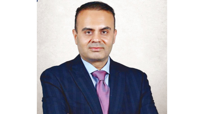 الدكتور أمير جافيد: الدفء الأبوي والكلمات المطمئنة يصنعان فرقاً، بشرط أن تكون متناسبة مع فهم الطفل.