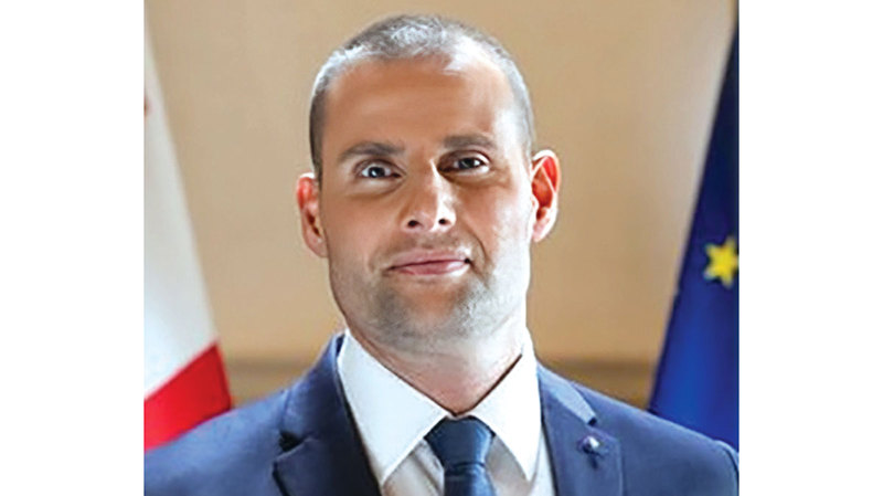 روبرت أبيلا: الاعتداءات الإيرانية السافرة انتهاك لسيادة الدول والمواثيق الدولية.