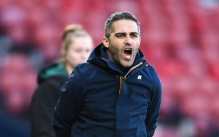 الصورة: إقالة مدرب بسبب رسائل غير لائقة للاعبات