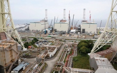 الصورة: إغلاق طرق شحن النفط الحيوية يدفع دولاً آسيوية إلى التقشف