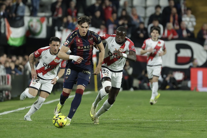 "لاليغا" تسجل 17 مليون متفرج في موسم واحد.. وتحقق 5.4 مليار يورو إيرادات