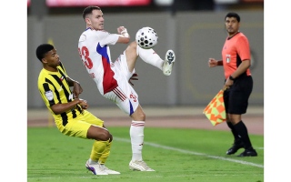 الصورة: 7 مشاهد فنية من مواجهة الشارقة وكلباء.. أبرزها &laquo;الضغط النفسي&raquo;