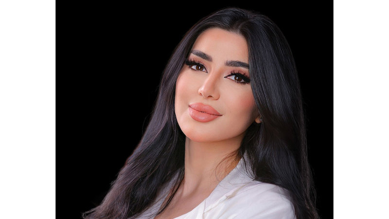 أخصائية التجميل مايا رقية: منتجات الحناء التي تعد بنتائج سريعة جداً أو لون أسود فوري، هي الأشد خطورة عادة.