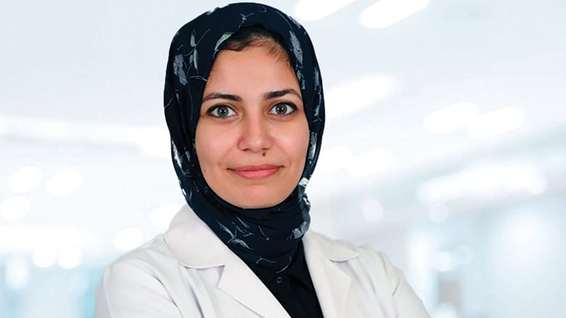 الدكتورة سارة خليل: الصالونات غير الملتزمة تسبب التهابات وعدوى وتهيجات للجلد نتيجة أدوات غير معقمة.