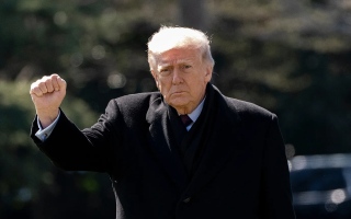 الصورة: ترامب: 200 مليار دولار للبنتاغون "ثمن صغير" في حرب إيران