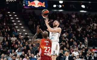 الصورة: فريق دبي لكرة السلة يهزم بايرن ميونيخ على أرضه