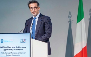 الصورة: الإمارات مركز عالمي رئيس للخدمات اللوجستية والربط الدولي