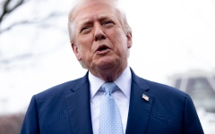 الصورة: حتى مع بقاء مضيق هرمز مغلقاً.. ترامب يبلغ معاونيه باستعداده لإنهاء حرب إيران