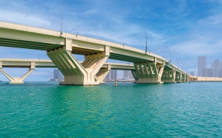 الصورة: &laquo;البلديات والنقل&raquo; تفتتح جسرين لربط جزيرة الريم بطريق الشيخ خليفة بن زايد