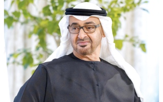 الصورة: رئيس الدولة ونائباه: الأم مصدر قوة لوطنها ومدرسة للأجيال وصانعة للقيم