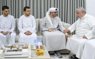 الصورة: أحمد مبارك المزروعي يزور عائلة آلاء نادر عوني مشتهى التي توفيت إثر الاعتداءات الإيرانية الإرهابية على الدولة