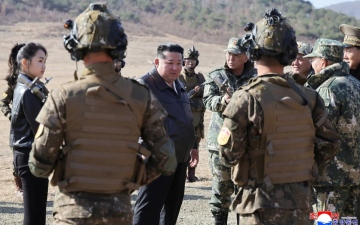 الصورة: كيم جونغ أون: كوريا الشمالية لن تتخلى عن وضعها كدولة نووية