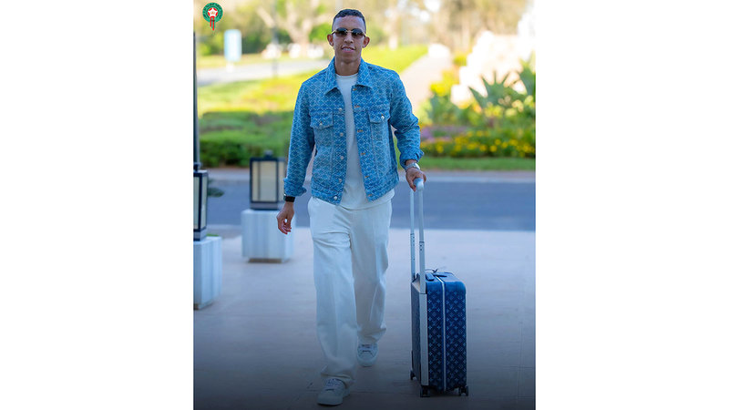 نجم العين سفيان رحيمي لدى وصوله إلى معسكر المنتخب المغربي. من المصدر