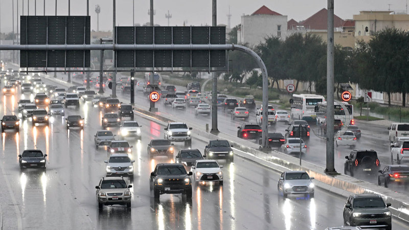 الجهات المختصة عززت جاهزيتها للتعامل مع تداعيات الحالة الجوية. تصوير: إريك أرازاس