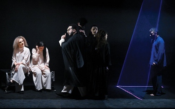 الصورة: &laquo;تخيّل&raquo; و&laquo;نصف ليلى&raquo;.. وجهان لهموم الإنسان في أيام الشارقة المسرحية