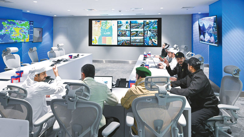 غرفة القيادة المشتركة في &laquo;طرق دبي&raquo; للتعامل مع الأحوال الجوية. تصوير: أشوك فيرما