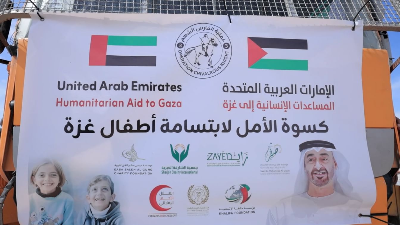 كسوة الأمل لابتسامة أطفال غزة” ..قوافل إماراتية تصل قطاع غزة مجددا ضمن جهود عملية “الفارس الشهم 3 كسوة الأمل لابتسامة أطفال غزة” ..قوافل إماراتية تصل قطاع غزة مجددا ضمن جهود عملية “الفارس الشهم 3