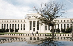 الصورة: مسؤولون في &laquo;الاحتياطي الفيدرالي&raquo; قلقون بشأن الاقتصاد الأميركي في ظل الحرب