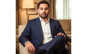 الصورة: &laquo;نؤمن بدبي&raquo; تتصدر المنصات.. ومؤلفها: نردّ الجميل لوطن يعيش فينا