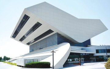 الصورة: جلسة حوارية تكشف عن خطوات صغيرة تجعل القراءة عادة