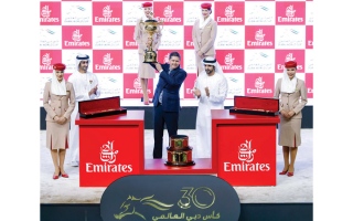 الصورة: حمدان بن محمد يتوج الجواد الأميركي &laquo;ماغنيتيود&raquo; بكأس دبي العالمي