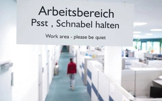 الصورة: ضوضاء المكتب مزعجة للدماغ.. والظهر أيضاً