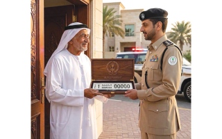شرطة الشارقة توصل أرقام مركبات مفقودة لكبار السن وأصحاب الهمم إلى منازلهم