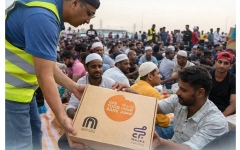 الصورة: بنك الإمارات للطعام يُوزّع 5000 وجبة على العمال