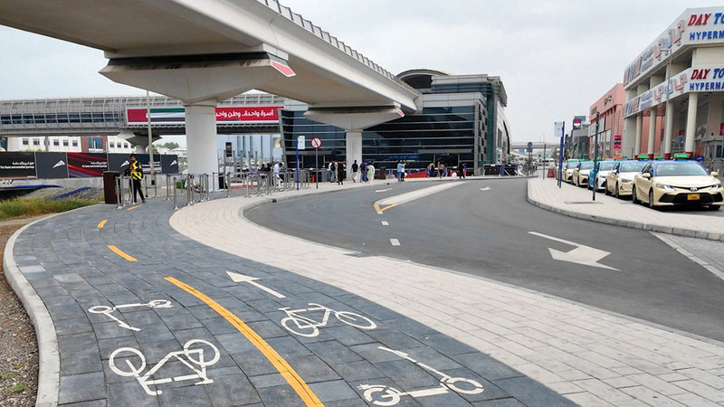 مسارات للدرّاجات تربط محطات النقل الجماعي. من المصدر