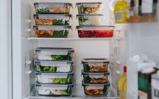 الصورة: بقايا الطعام في الثلاجة.. كم يومًا تبقى صالحة للأكل؟