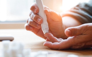 الصورة: &laquo;أبوساجدة&raquo; يحتاج إلى 42 ألف درهم لعلاج أمراض مزمنة &nbsp; &nbsp; &nbsp;&nbsp;