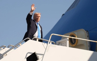 الصورة: إطلاق اسم دونالد ترامب على مطار بالم بيتش في فلوريدا