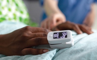 الصورة: &laquo;أبوعابد&raquo; يحتاج إلى 474.7 ألف درهم لاستئصال ورم سرطانيّ في اللسان