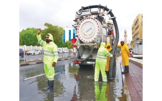 ضخ 12.1 مليون متر مكعب من أمطار منخفض «العزم» في دبي إلى المسطحات المائية