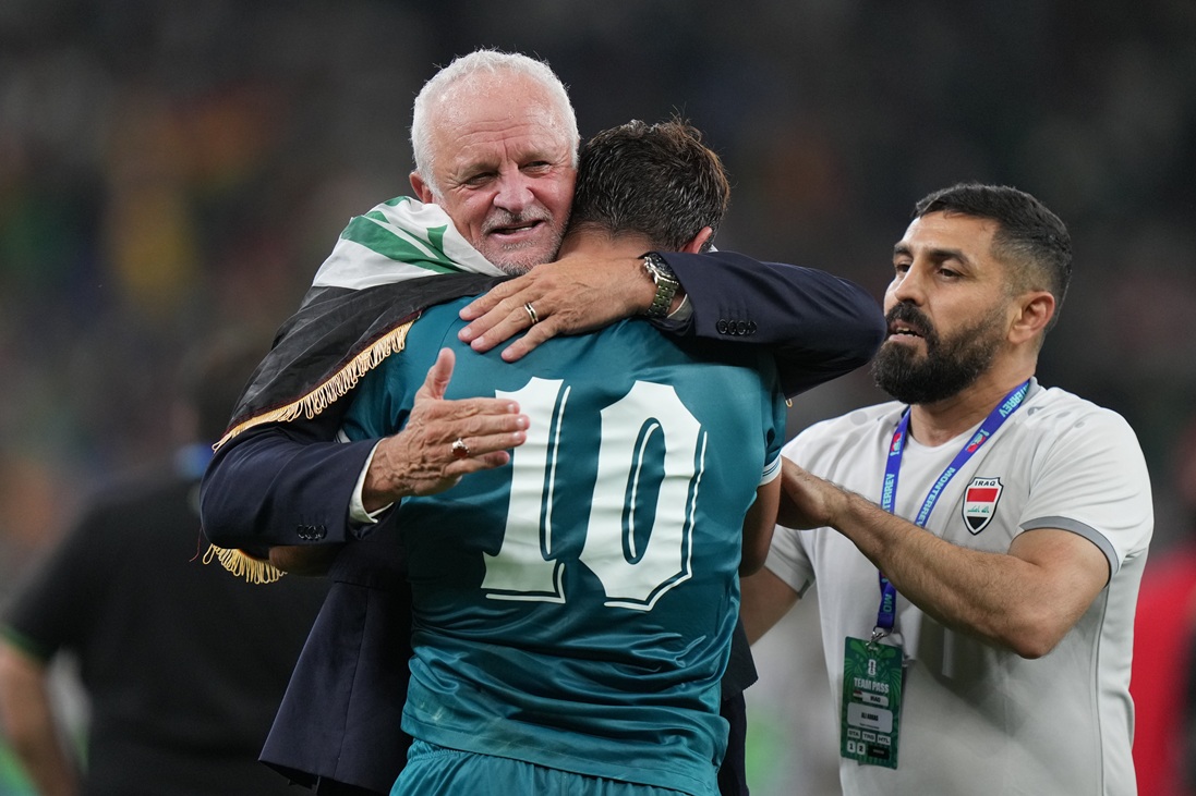 نجوم منتخب العراق السابقون: تأهلنا لكأس العالم بذكاء أرنولد وروح "أسود الرافدين"