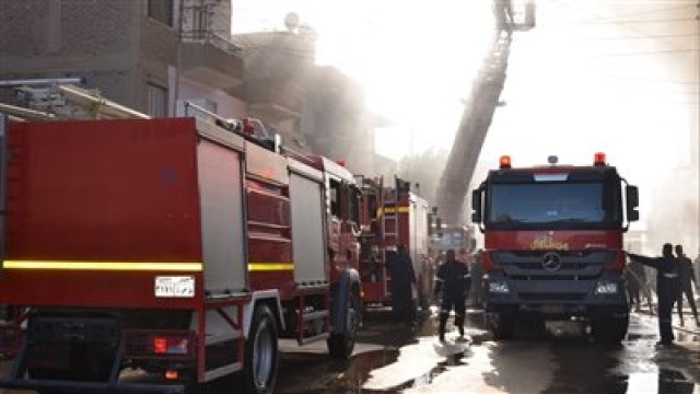 9 أشخاص في حريق بمصنع ملابس بالقاهرة