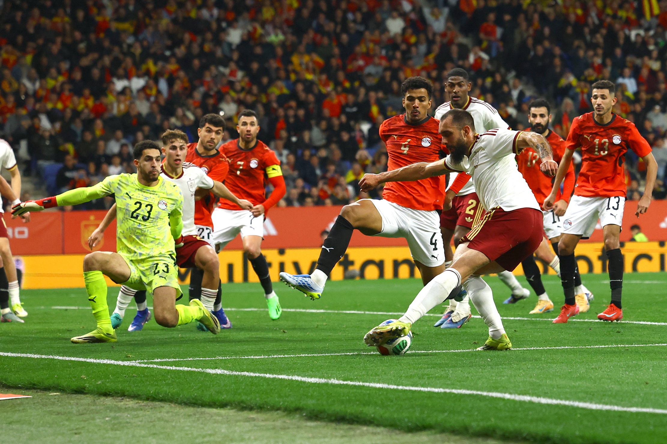 فالنسيا يواجه منافسة أوروبية على ضم مصطفى شوبير بعد تألقه أمام "الماتادور"