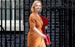 الصورة: ليز تراس تريد استنساخ حركة &laquo;ماغا&raquo; الأميركية في المملكة المتحدة